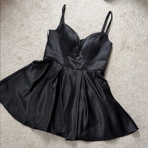 Women’s formal winter formal fit & flare black open back dress short w/ pockets